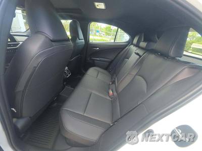2026 Lexus UX 300h Premium - zdjęcie 10 z 17 - miniatura