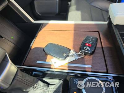 2024 Toyota Sequoia Capstone - zdjęcie 8 z 21 - miniatura