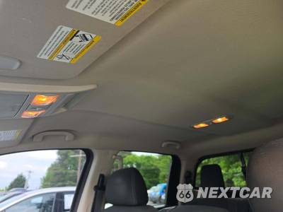 2017 Nissan TITAN SV Crew Cab Short Bed - zdjęcie 11 z 31 - miniatura