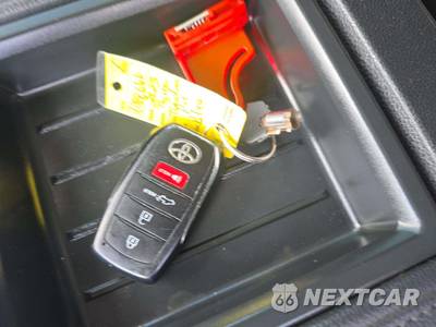 2023 Toyota Tundra SR5 Crew Cab Short Bed - zdjęcie 8 z 29 - miniatura