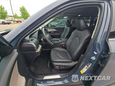 2025 Toyota Grand Highlander Limited - zdjęcie 3 z 18 - miniatura