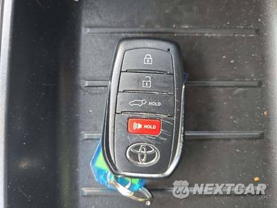 2026 Toyota Sequoia SR5 - zdjęcie 5 z 19 - miniatura