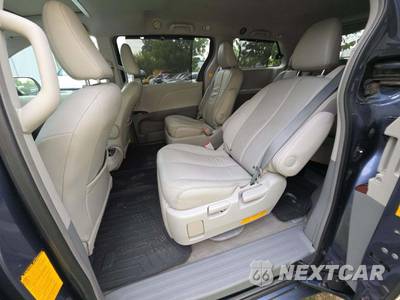2013 Toyota Sienna XLE 7-Passenger 119.3" WB - zdjęcie 13 z 25 - miniatura