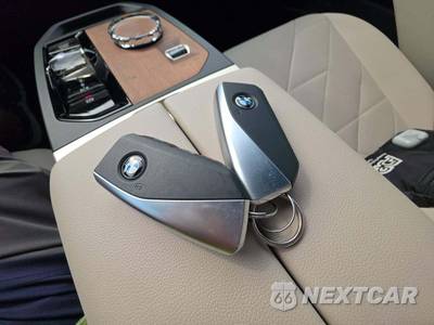 2024 BMW iX Sports Activity Vehicle xDrive50 - zdjęcie 5 z 19 - miniatura