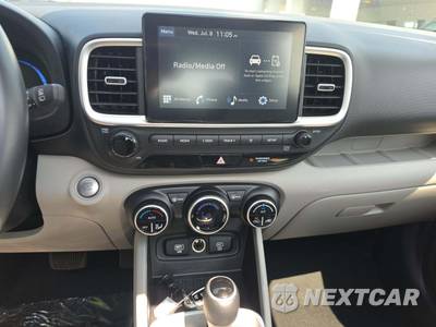 2025 Hyundai Venue Limited - zdjęcie 7 z 18 - miniatura