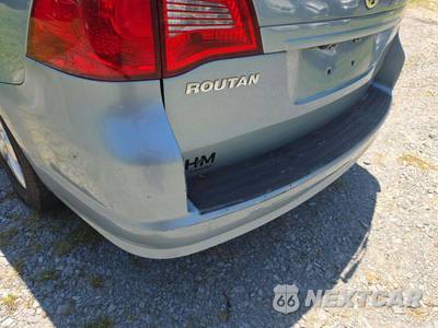 2009 Volkswagen Routan SE w/Rear Seat Entertainment 121.2" WB - zdjęcie 25 z 28 - miniatura