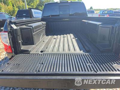 2016 Nissan TITAN XD Platinum Reserve Crew Cab Medium Bed - zdjęcie 14 z 20 - miniatura