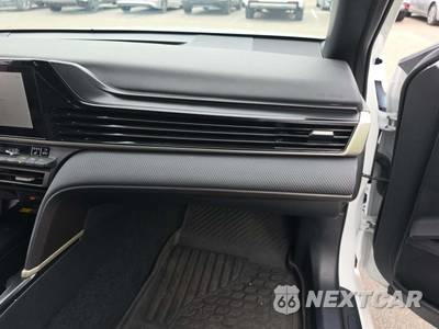 2025 Toyota Camry SE - zdjęcie 16 z 17 - miniatura