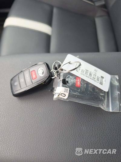 2025 Toyota Camry SE - zdjęcie 5 z 17 - miniatura
