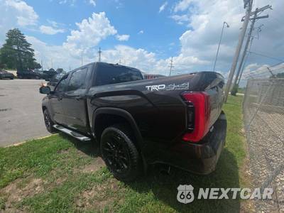 2025 Toyota Tundra i-FORCE MAX Limited Crew Cab Short Bed - zdjęcie 2 z 24 - miniatura