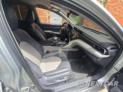 2020 Toyota Camry XLE - zdjęcie 18 z 22 - miniatura