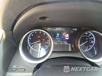 2020 Toyota Camry XLE - zdjęcie 9 z 22 - miniatura