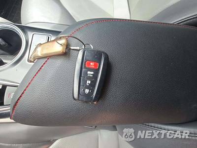 2020 Toyota Camry XLE - zdjęcie 8 z 22 - miniatura