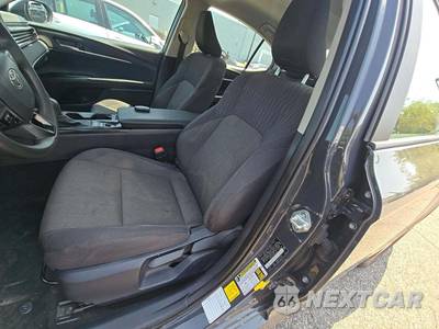 2025 Toyota Camry LE - zdjęcie 6 z 23 - miniatura