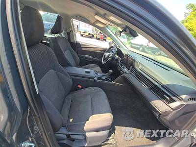 2025 Toyota Camry LE - zdjęcie 18 z 23 - miniatura