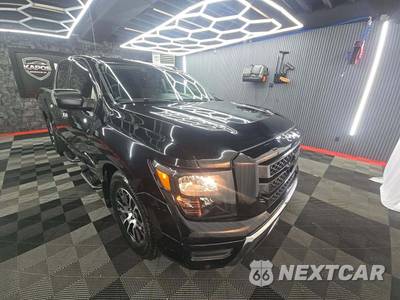 2021 Nissan TITAN SV Crew Cab Short Bed - zdjęcie 4 z 36 - miniatura