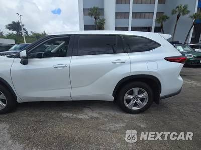 2022 Toyota Highlander LE - zdjęcie 3 z 28 - miniatura