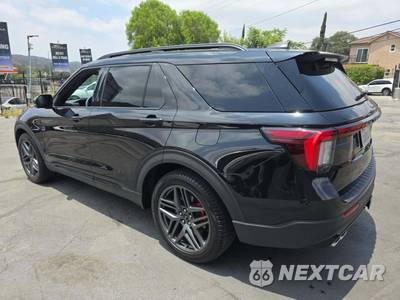 2025 Ford Explorer ST - zdjęcie 2 z 21 - miniatura