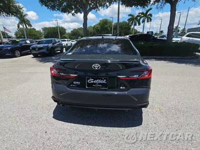 2025 Toyota Camry SE - zdjęcie 4 z 26 - miniatura