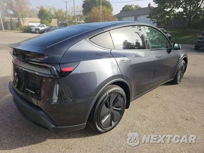2026 Tesla Model Y Long Range - zdjęcie 3 z 20 - miniatura