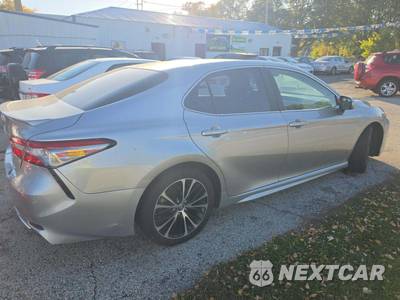 2018 Toyota Camry SE - zdjęcie 4 z 43 - miniatura