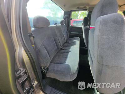 2002 Chevrolet Silverado 2500HD LS Extended Cab Medium Bed 1SB w/Rear Doors - zdjęcie 16 z 32 - miniatura