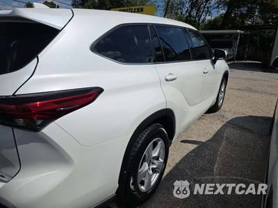 2020 Toyota Highlander LE - zdjęcie 4 z 21 - miniatura