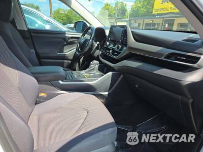 2020 Toyota Highlander LE - zdjęcie 18 z 21 - miniatura