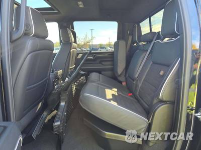 2026 GMC Sierra 2500HD AT4X Crew Cab Medium Bed - zdjęcie 13 z 22 - miniatura