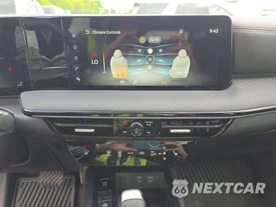 2025 Nissan Kicks SR - zdjęcie 10 z 20 - miniatura