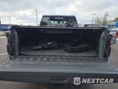 2025 Chevrolet Silverado 2500HD ZR2 Crew Cab Medium Bed 3LT - zdjęcie 14 z 22 - miniatura