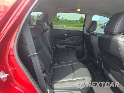 2023 Nissan Pathfinder SL - zdjęcie 14 z 18 - miniatura