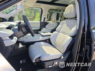 2026 Lincoln Navigator Reserve - zdjęcie 6 z 22 - miniatura
