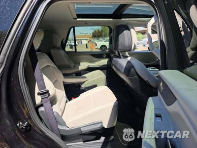2026 Lincoln Navigator Reserve - zdjęcie 17 z 22 - miniatura