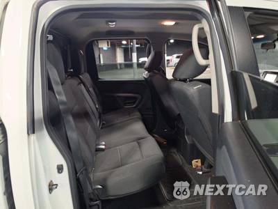 2015 Nissan TITAN SV Crew Cab Short Bed - zdjęcie 16 z 25 - miniatura
