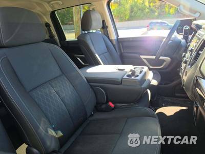 2017 Nissan TITAN SV Crew Cab Short Bed - zdjęcie 18 z 27 - miniatura