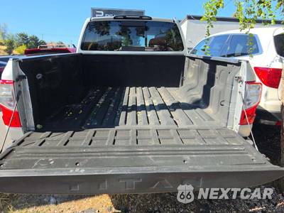 2017 Nissan TITAN SV Crew Cab Short Bed - zdjęcie 14 z 27 - miniatura