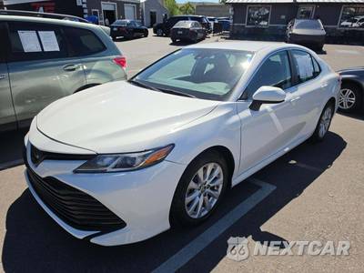 2020 Toyota Camry LE - zdjęcie 1 z 25 - miniatura