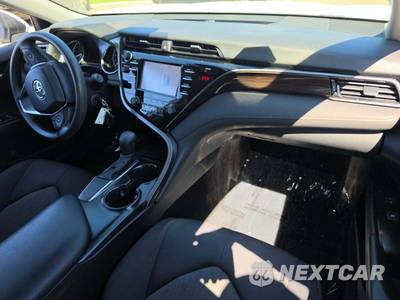 2020 Toyota Camry LE - zdjęcie 19 z 25 - miniatura