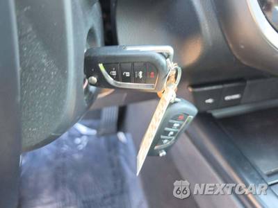2020 Toyota Camry LE - zdjęcie 8 z 25 - miniatura