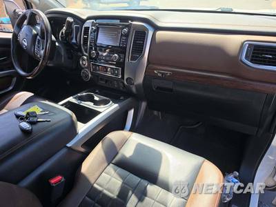 2017 Nissan TITAN XD Platinum Reserve Crew Cab Medium Bed - zdjęcie 19 z 30 - miniatura