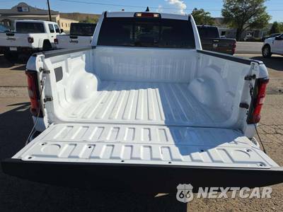 2025 Ram 1500 Tradesman Crew Cab Short Bed - zdjęcie 14 z 24 - miniatura