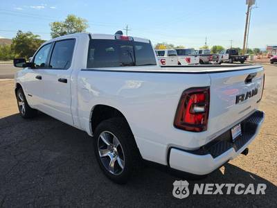 2025 Ram 1500 Tradesman Crew Cab Short Bed - zdjęcie 2 z 24 - miniatura