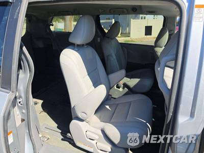 2017 Toyota Sienna XLE 7-Passenger 119.3" WB - zdjęcie 16 z 28 - miniatura