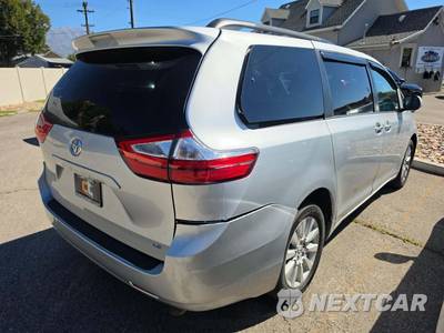 2017 Toyota Sienna XLE 7-Passenger 119.3" WB - zdjęcie 3 z 28 - miniatura