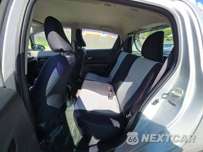 2012 Toyota Yaris LE Hatchback - zdjęcie 13 z 25 - miniatura