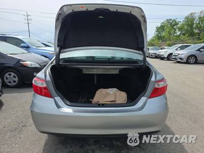 2015 Toyota Camry XLE - zdjęcie 14 z 23 - miniatura