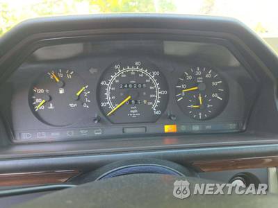 1995 Mercedes-Benz E 300 Sedan - zdjęcie 9 z 25 - miniatura