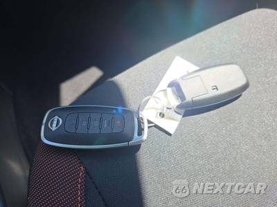 2025 Nissan Versa SR - zdjęcie 8 z 20 - miniatura