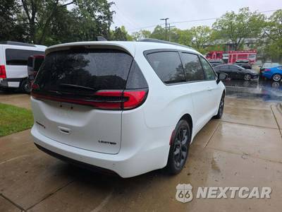 2025 Chrysler Pacifica Limited 121.6" WB - zdjęcie 3 z 23 - miniatura